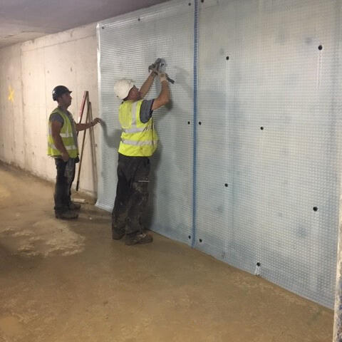 Visqueen V8 Wall Membrane Workmen installing image